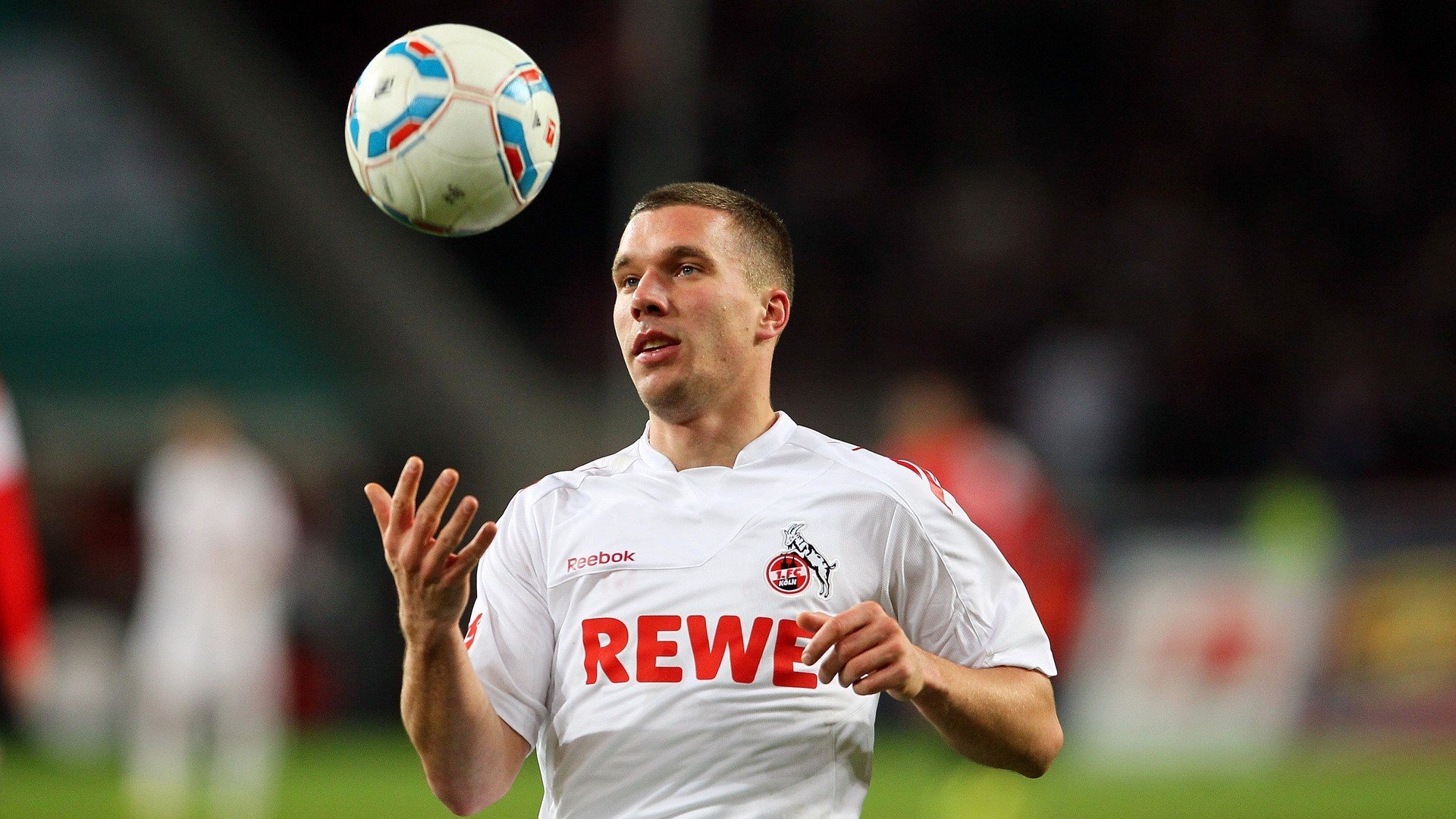 “多项足球基础设施项目赢得社会关注”，足球建设